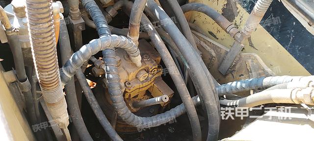 回转马达和主控阀（整机外观）