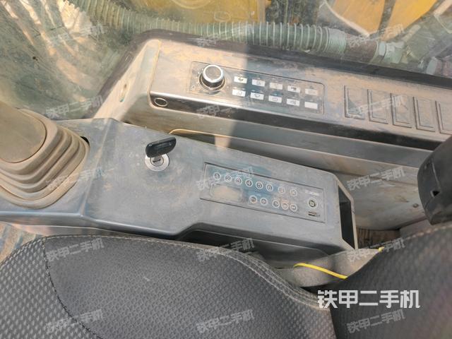 座椅右側(cè)控制臺/鑰匙門/油門/含右手柄(駕駛室部分) 座椅右側(cè)控制臺/鑰匙門/油門/含右手柄(駕駛室部分)