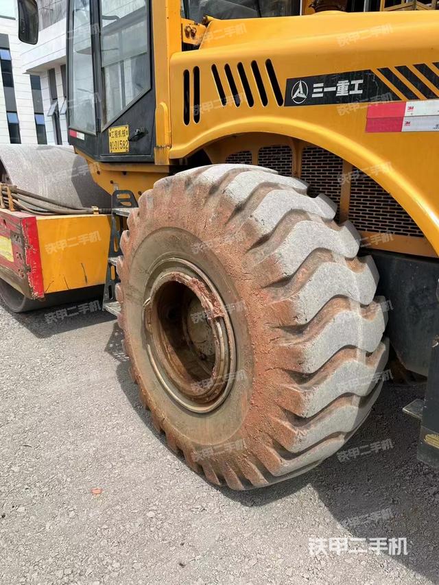 整机左侧（设备外观及核心部件）