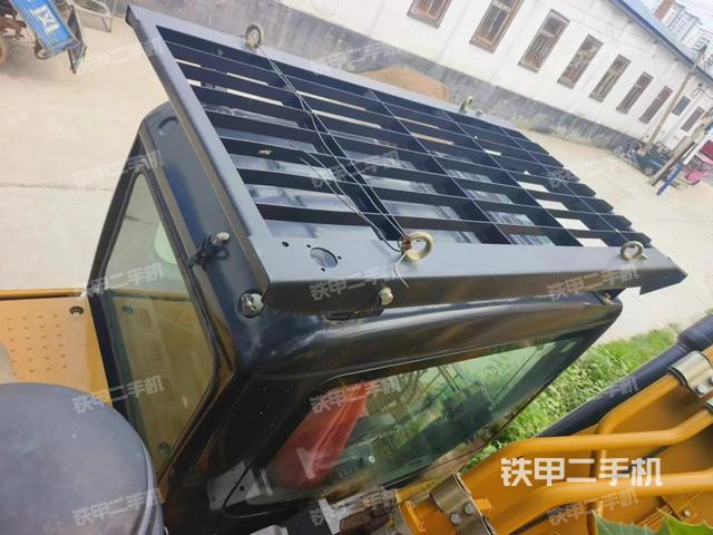 驾驶室顶部（整机外观）