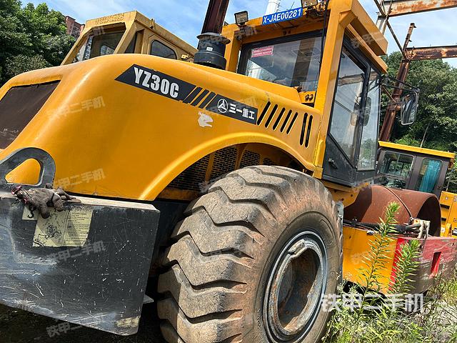 整机右后45°（设备外观及核心部件）