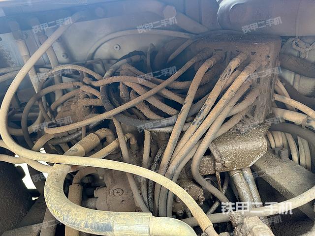 回转马达和主控阀（整机外观）