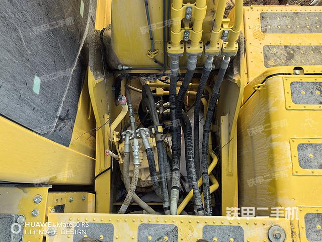 回转马达和主控阀（整机外观）