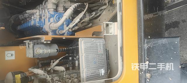 回转马达和主控阀（整机外观）