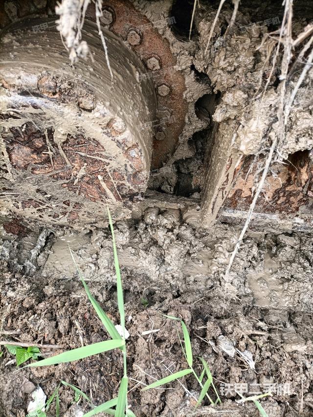 左驅(qū)動輪（行走機(jī)構(gòu)）