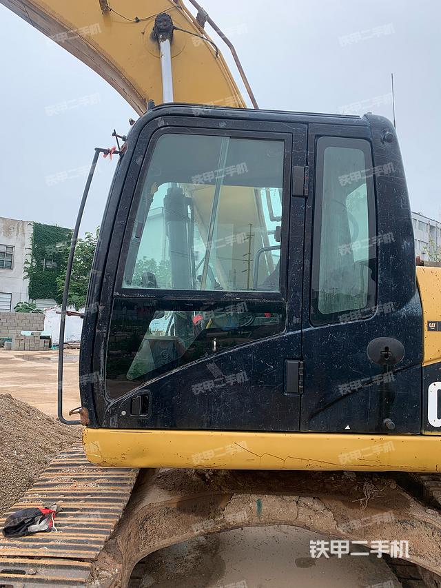 驾驶室顶部（整机外观）