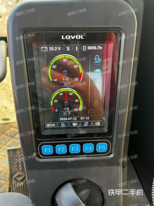 驾驶室顶部（整机外观）