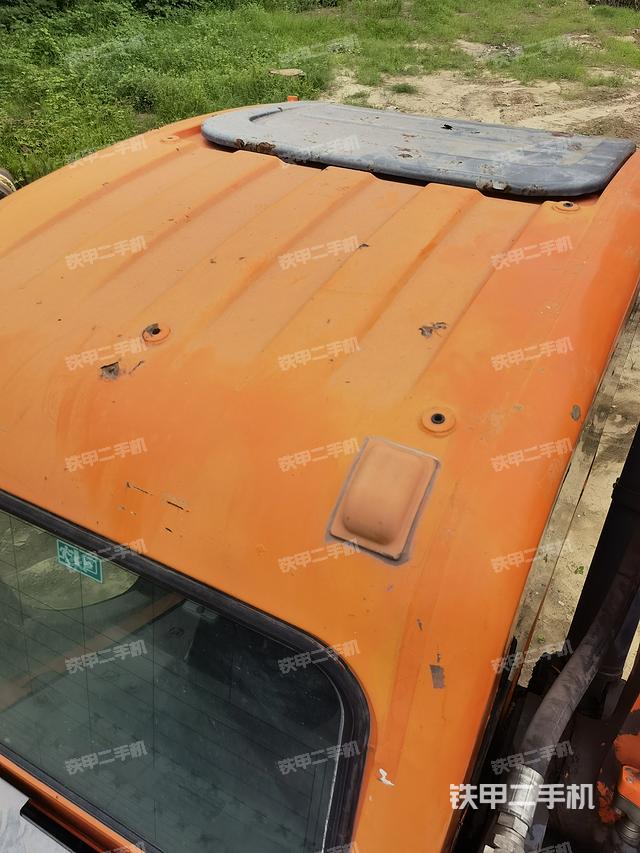 驾驶室顶部（整机外观）