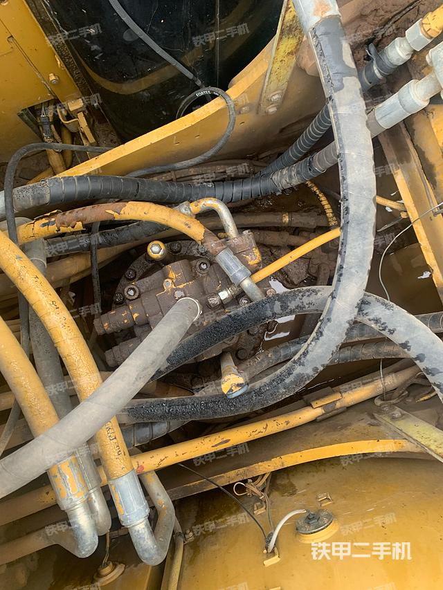 回转马达和主控阀（整机外观）