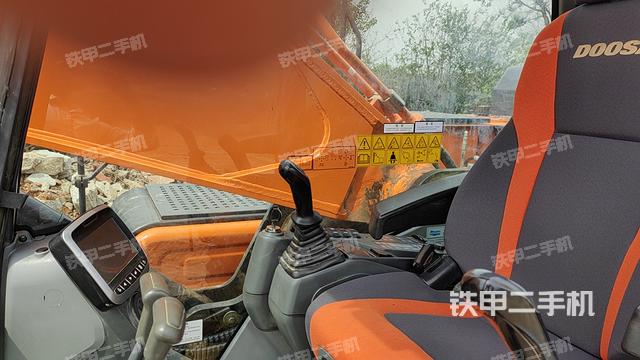 驾驶室整体（整机外观）