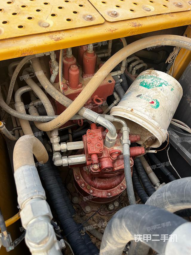 回转马达和主控阀（整机外观）