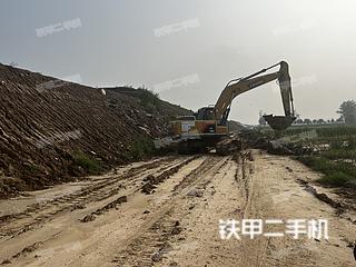 雷沃重工FR220E挖掘机实拍图片