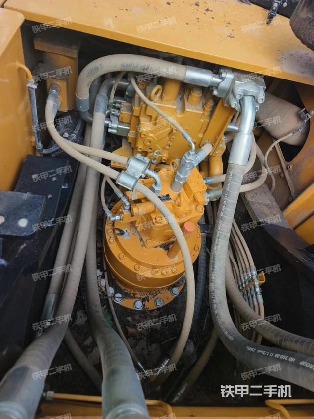 回转马达和主控阀（整机外观）