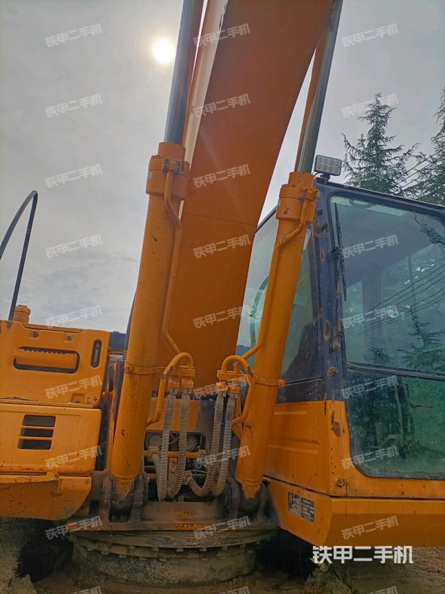 大臂油缸整體?豎拍（工作和回轉(zhuǎn)裝置）