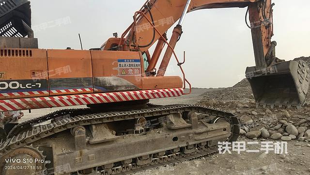 单侧履带整体（整机外观）