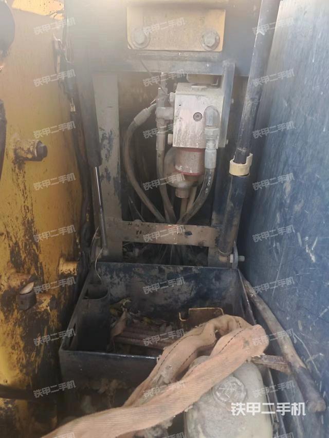 回转马达和主控阀（整机外观）