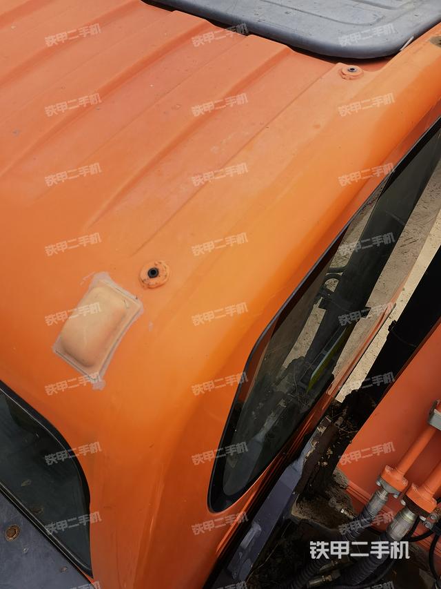 驾驶室顶部（整机外观）