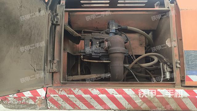 液压泵舱室正面整体（整机外观）