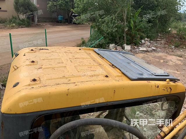 驾驶室顶部（整机外观）