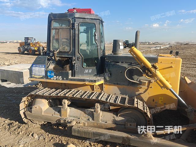 整机右侧（设备外观及核心部件）