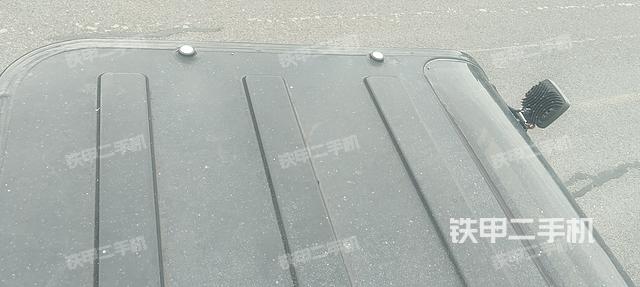 驾驶室顶部（整机外观）