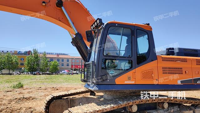 斗山DX380LC-9C挖掘机