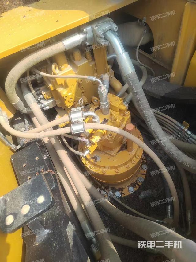 回转马达和主控阀（整机外观）