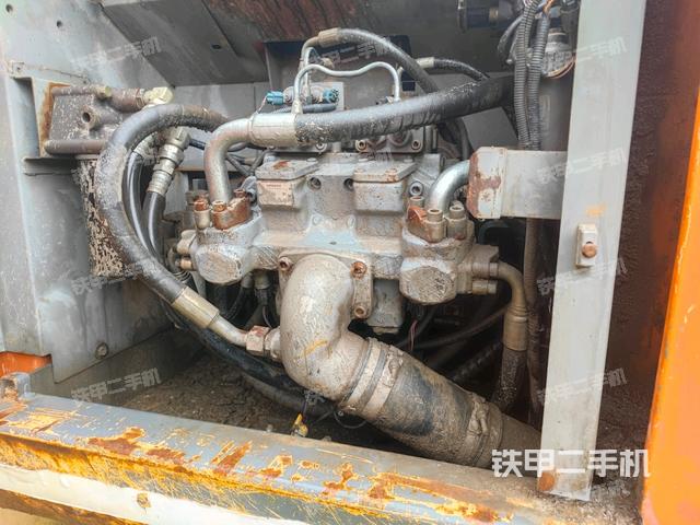 液壓泵斜45?左(大件艙室) 液壓泵斜45?左(大件艙室)