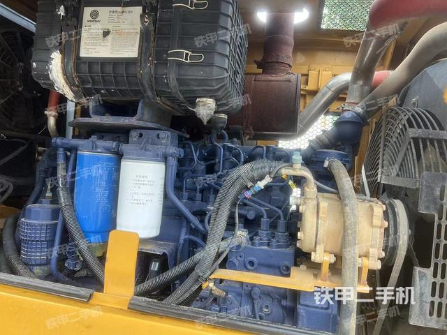 发动机右侧（整机外观及大件）