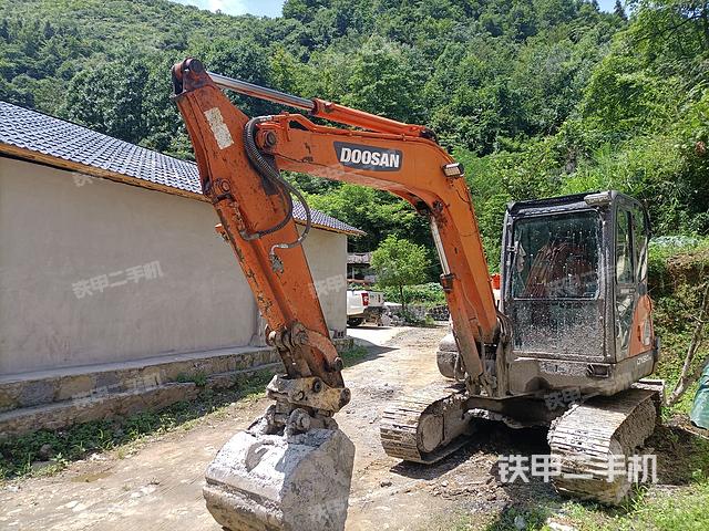 斗山DX60挖掘机