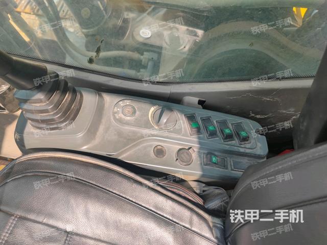 座椅左側(cè)控制臺(tái)/音響/含左手柄(駕駛室部分) 座椅左側(cè)控制臺(tái)/音響/含左手柄(駕駛室部分)