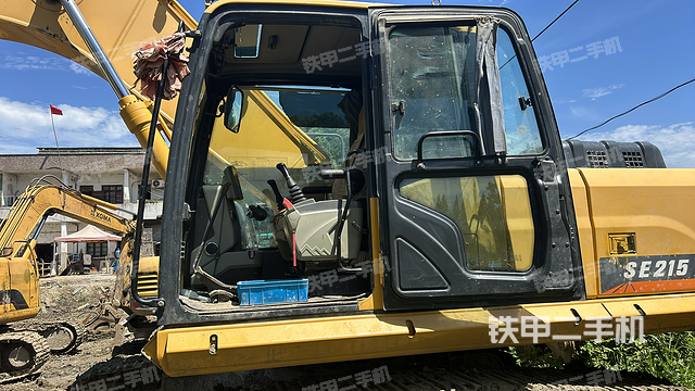 驾驶室整体（整机外观）