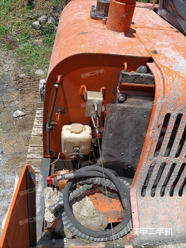 回转马达和主控阀（整机外观）