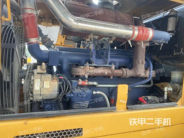 发动机左侧（整机外观及大件）