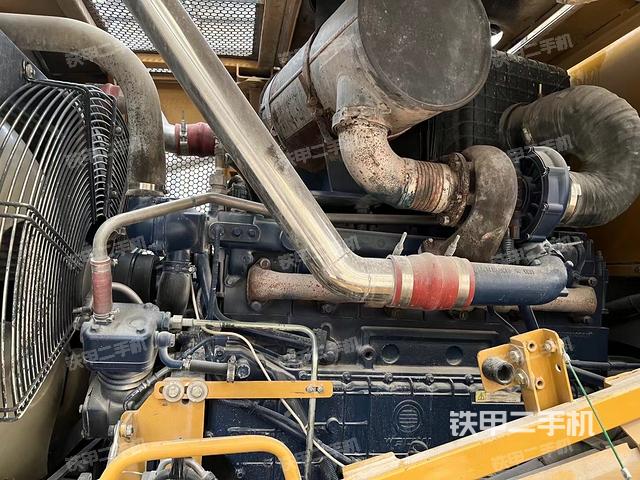 发动机左侧（整机外观及大件）