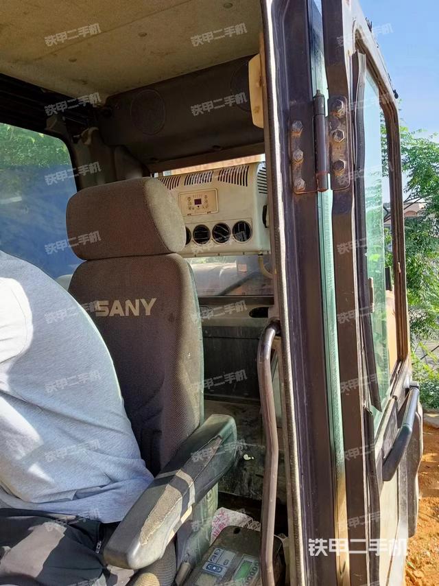 驾驶室整体（整机外观）