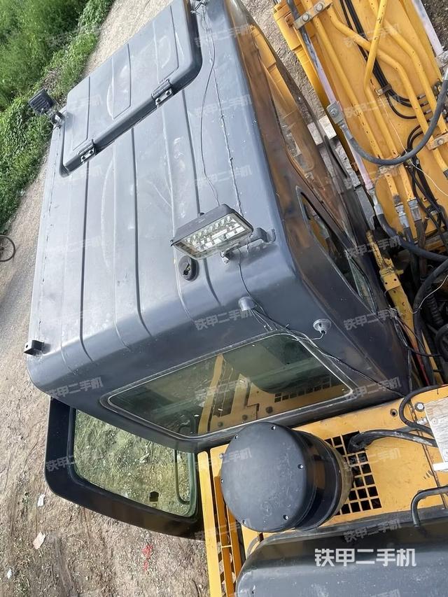 驾驶室顶部（整机外观）