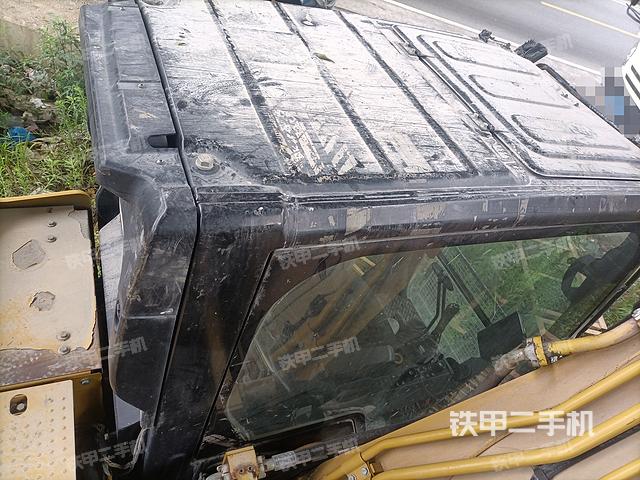 驾驶室顶部（整机外观）