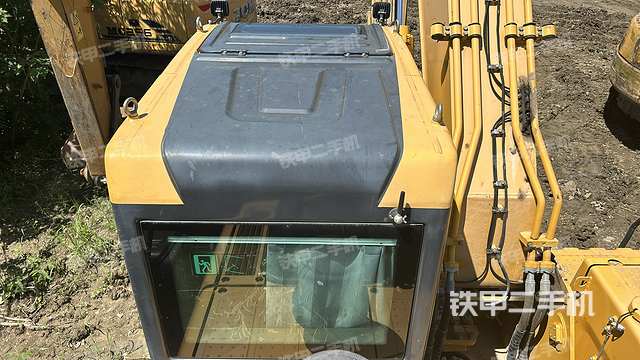 驾驶室顶部（整机外观）