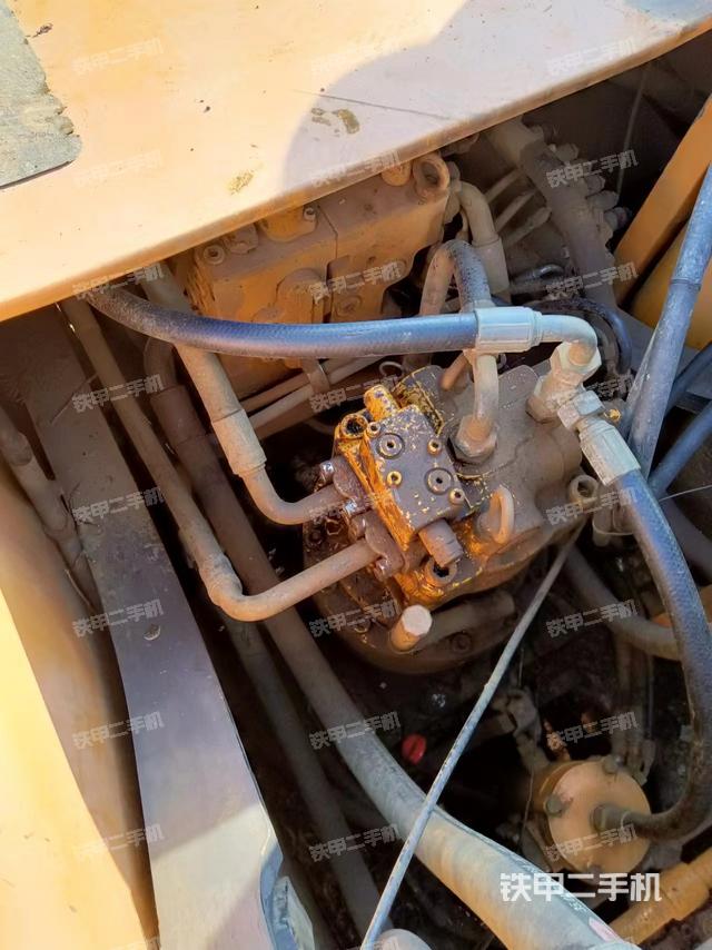 回转马达和主控阀（整机外观）