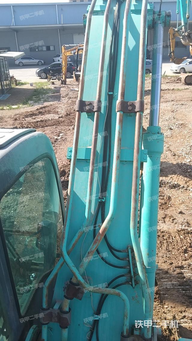 驾驶室顶部（整机外观）