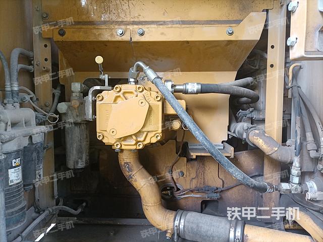 液压泵舱室正面整体（整机外观）