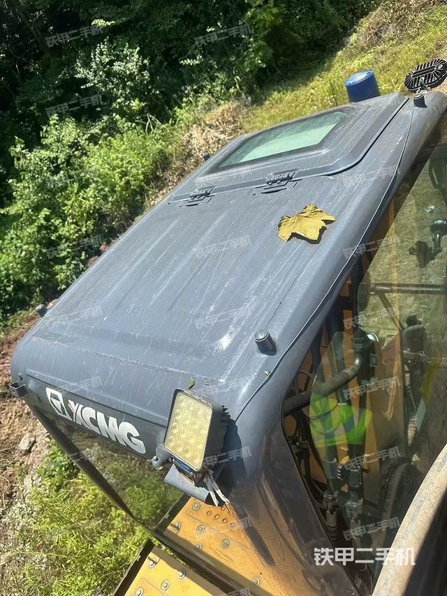 驾驶室顶部（整机外观）