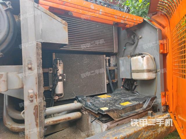 散熱器正面(大件艙室) 散熱器正面(大件艙室)