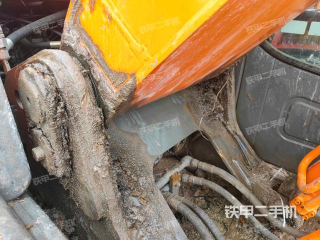 大臂根部?斜視(工作和回轉(zhuǎn)裝置) 大臂根部?斜視(工作和回轉(zhuǎn)裝置)