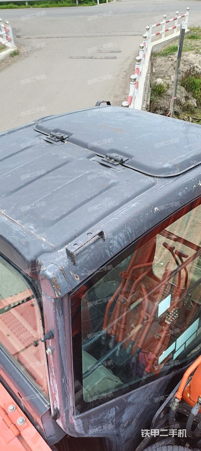 驾驶室顶部（整机外观）