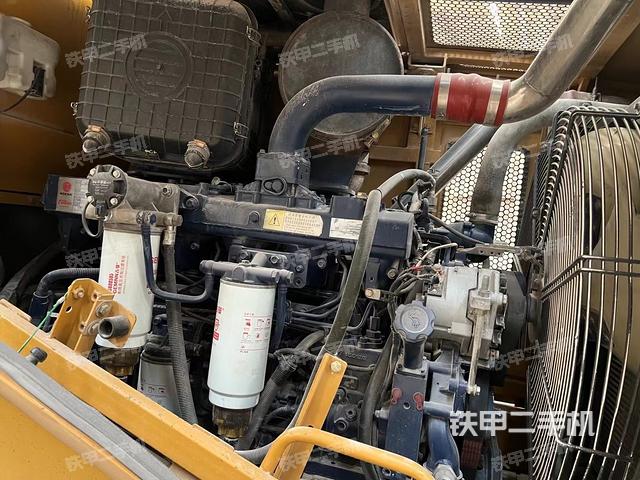 发动机右侧（整机外观及大件）