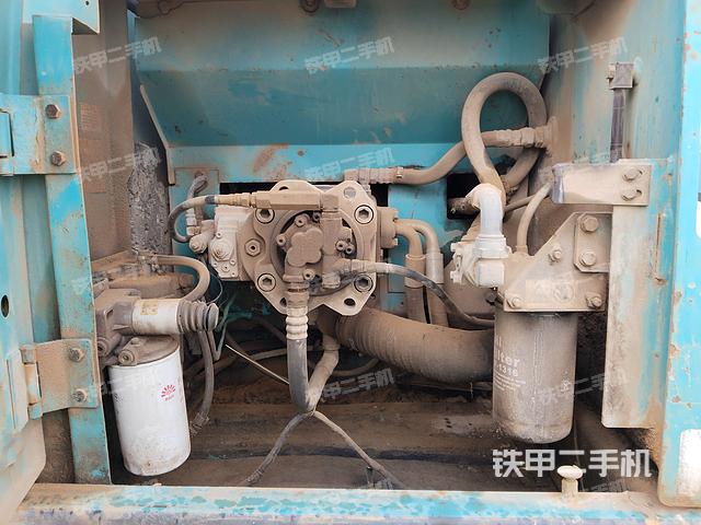 液压泵舱室正面整体（整机外观）