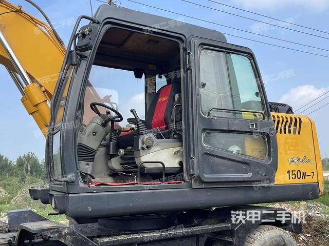 驾驶室整体（整机外观）