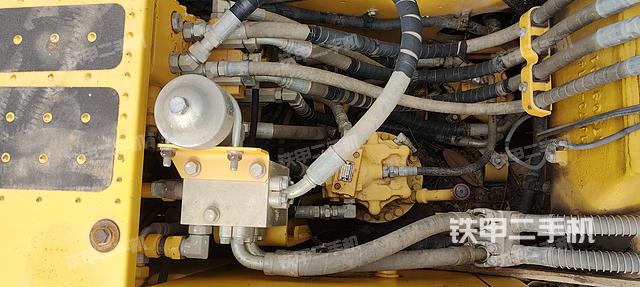 回转马达和主控阀（整机外观）